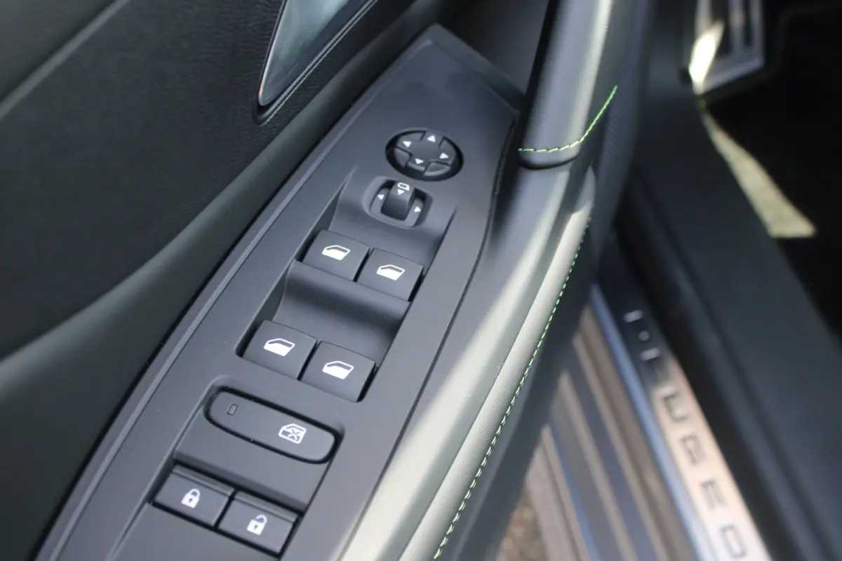 1.6 Plug-in Hybrid 195pk GT | Nieuwe auto | NL auto | Nieuwprijs €47.500,- | 11km | Luxe stoelen | Navigatie | 7,4kw Charger