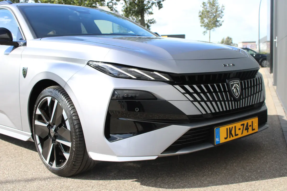 1.6 Plug-in Hybrid 195pk GT | Nieuwe auto | NL auto | Nieuwprijs €47.500,- | 11km | Luxe stoelen | Navigatie | 7,4kw Charger