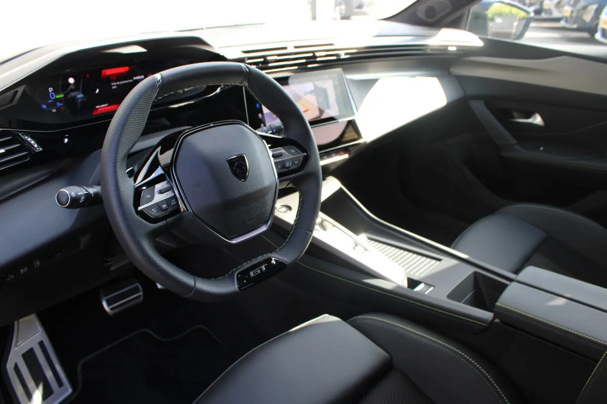 1.6 Plug-in Hybrid 195pk GT | Nieuwe auto | NL auto | Nieuwprijs €47.500,- | 11km | Luxe stoelen | Navigatie | 7,4kw Charger