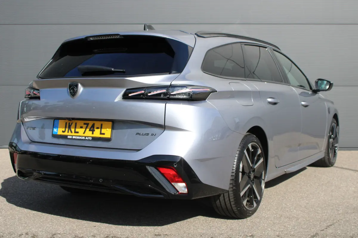 1.6 Plug-in Hybrid 195pk GT | Nieuwe auto | NL auto | Nieuwprijs €47.500,- | 11km | Luxe stoelen | Navigatie | 7,4kw Charger