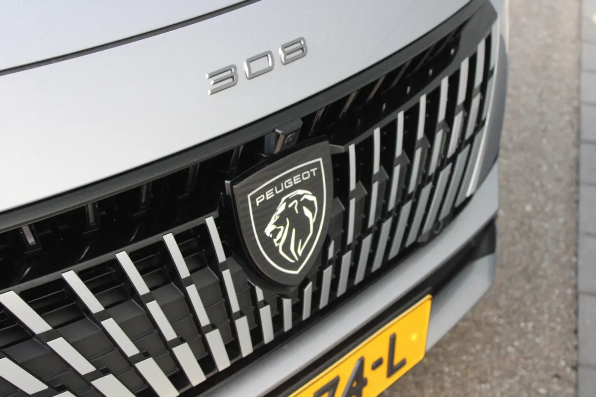 1.6 Plug-in Hybrid 195pk GT | Nieuwe auto | NL auto | Nieuwprijs €47.500,- | 11km | Luxe stoelen | Navigatie | 7,4kw Charger