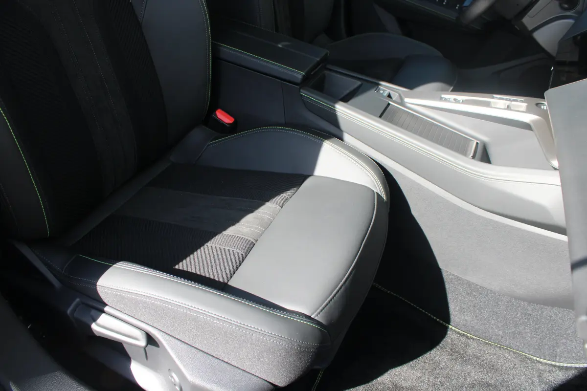 1.6 Plug-in Hybrid 195pk GT | Nieuwe auto | NL auto | Nieuwprijs €47.500,- | 11km | Luxe stoelen | Navigatie | 7,4kw Charger