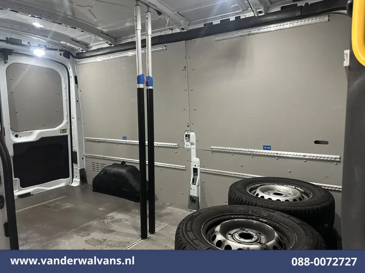 2.0 TDCI 130pk L3H2 Euro6 Airco | Camera | Navigatie | Cruisecontrol | Stoelverwaming Verwarmde voorruit, Elektrisch verstelbare bestuurdersstoel, Parkeersensoren, Bijrijdersbank