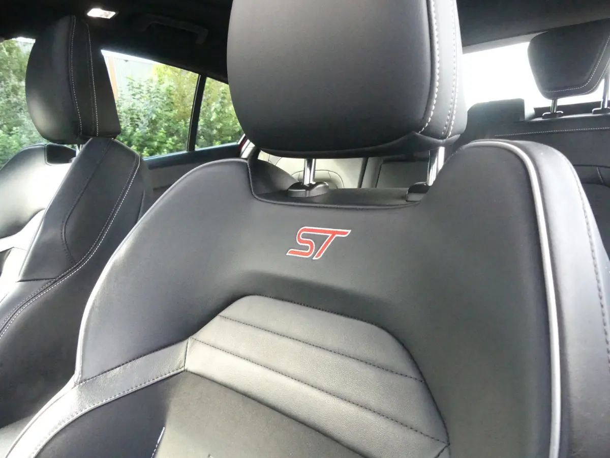 2.3 EcoBoost ST-3 | PANORAMADAK | KLEPPENSYSTEEM MET AFSTANDSBEDIENING | ADAPTIVE CRUISE | DODEHOEKDETECTIE | CAMERA | STOEL+STUUR+VOORRUITVERWARMING | PARKEERSENSOREN V+A | ELEKTRISCHE VERS