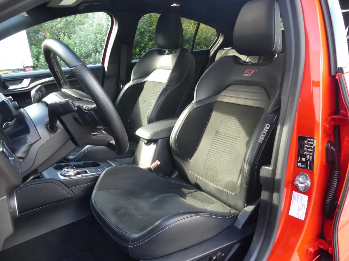 2.3 EcoBoost ST-3 | PANORAMADAK | KLEPPENSYSTEEM MET AFSTANDSBEDIENING | ADAPTIVE CRUISE | DODEHOEKDETECTIE | CAMERA | STOEL+STUUR+VOORRUITVERWARMING | PARKEERSENSOREN V+A | ELEKTRISCHE VERS