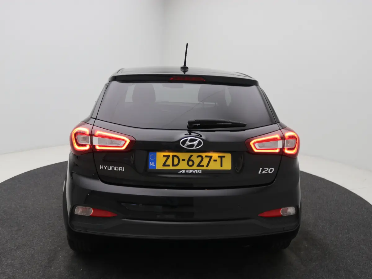 1.0 T-GDI Premium | Achterbank in delen neerklapbaar | Achteruitrijcamera | Airco (automatisch)