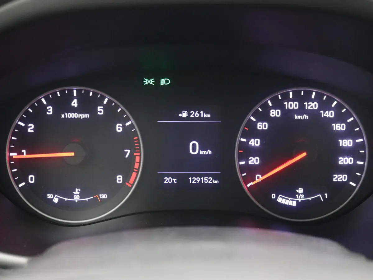 1.0 T-GDI Premium | Achterbank in delen neerklapbaar | Achteruitrijcamera | Airco (automatisch)