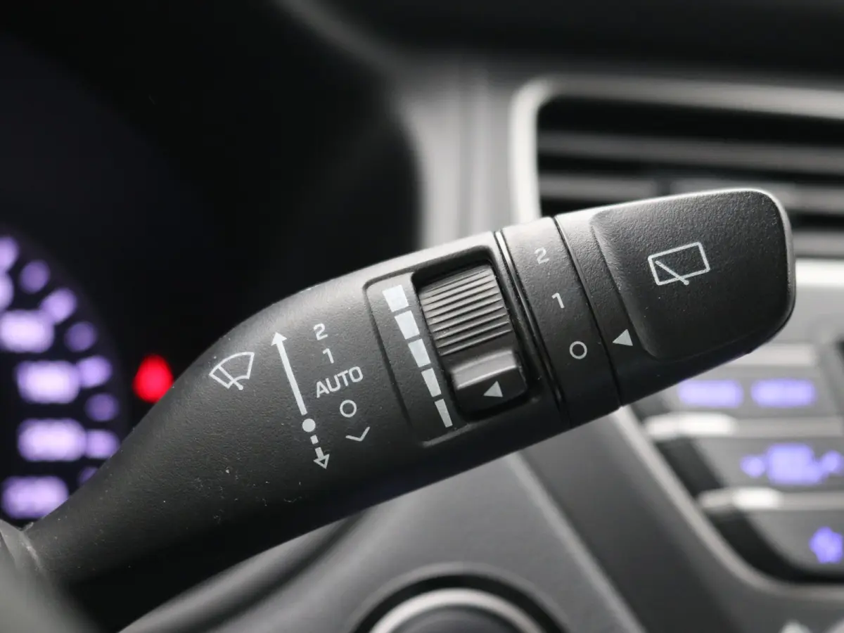 1.0 T-GDI Premium | Achterbank in delen neerklapbaar | Achteruitrijcamera | Airco (automatisch)