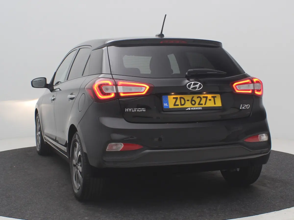 1.0 T-GDI Premium | Achterbank in delen neerklapbaar | Achteruitrijcamera | Airco (automatisch)