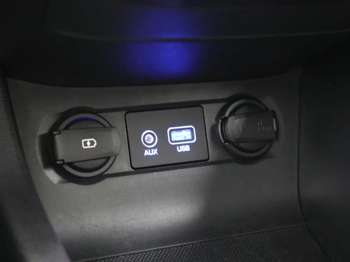 1.0 T-GDI Premium | Achterbank in delen neerklapbaar | Achteruitrijcamera | Airco (automatisch)