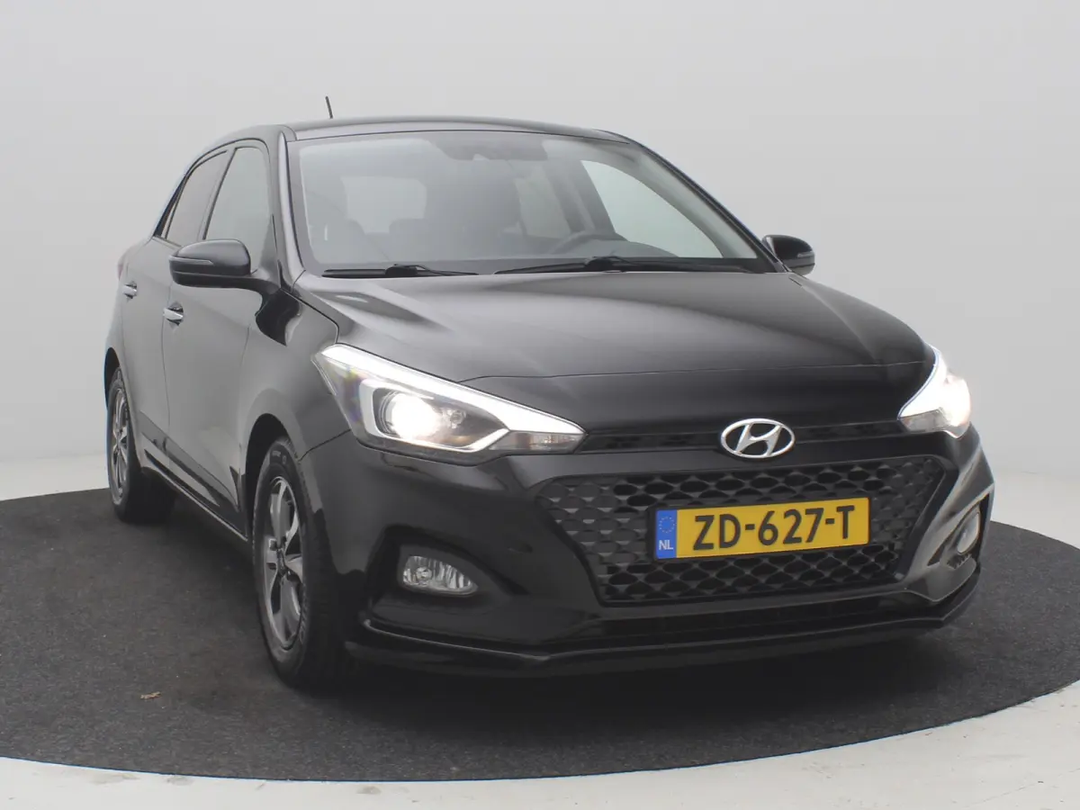 1.0 T-GDI Premium | Achterbank in delen neerklapbaar | Achteruitrijcamera | Airco (automatisch)