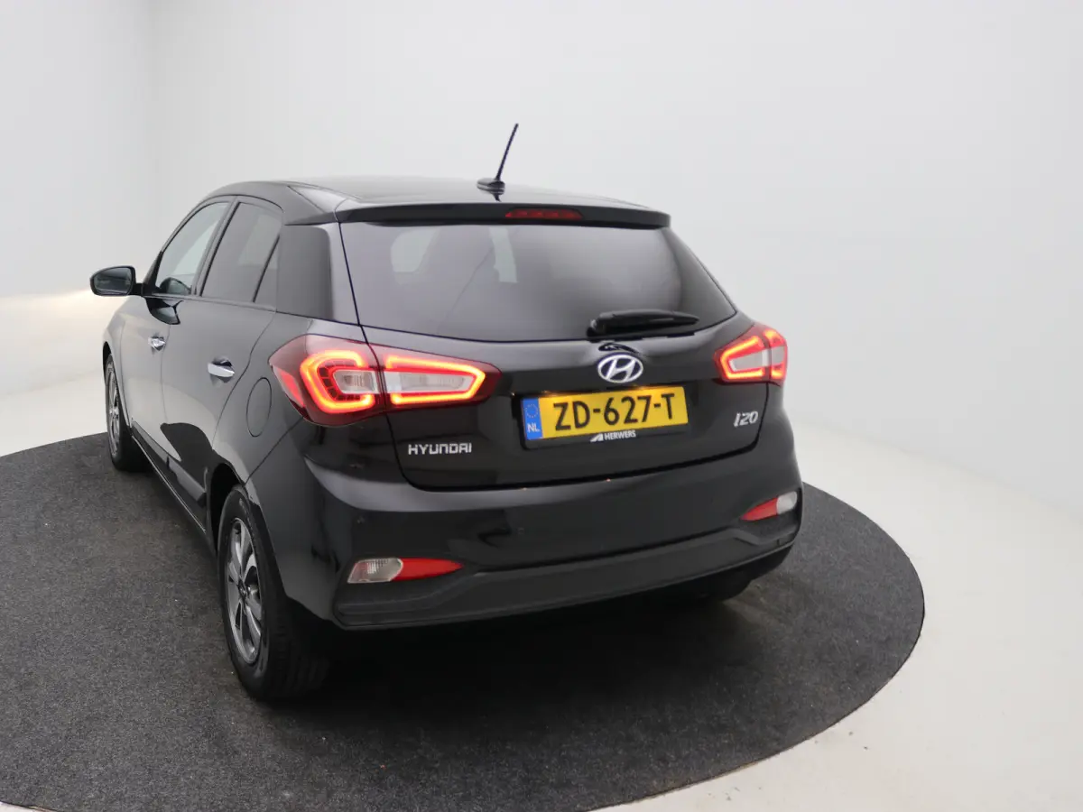 1.0 T-GDI Premium | Achterbank in delen neerklapbaar | Achteruitrijcamera | Airco (automatisch)