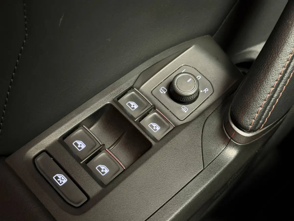 1.4 e-Hybrid VZ Performance|Keyless|Matrix LED|Camera|Kuipstoelen