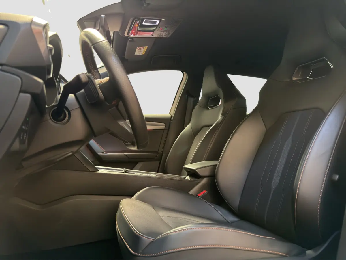 1.4 e-Hybrid VZ Performance|Keyless|Matrix LED|Camera|Kuipstoelen