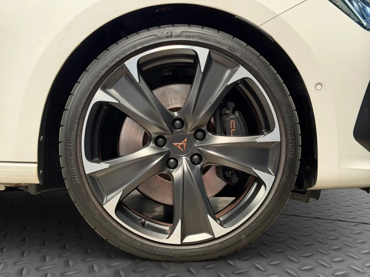 1.4 e-Hybrid VZ Performance|Keyless|Matrix LED|Camera|Kuipstoelen