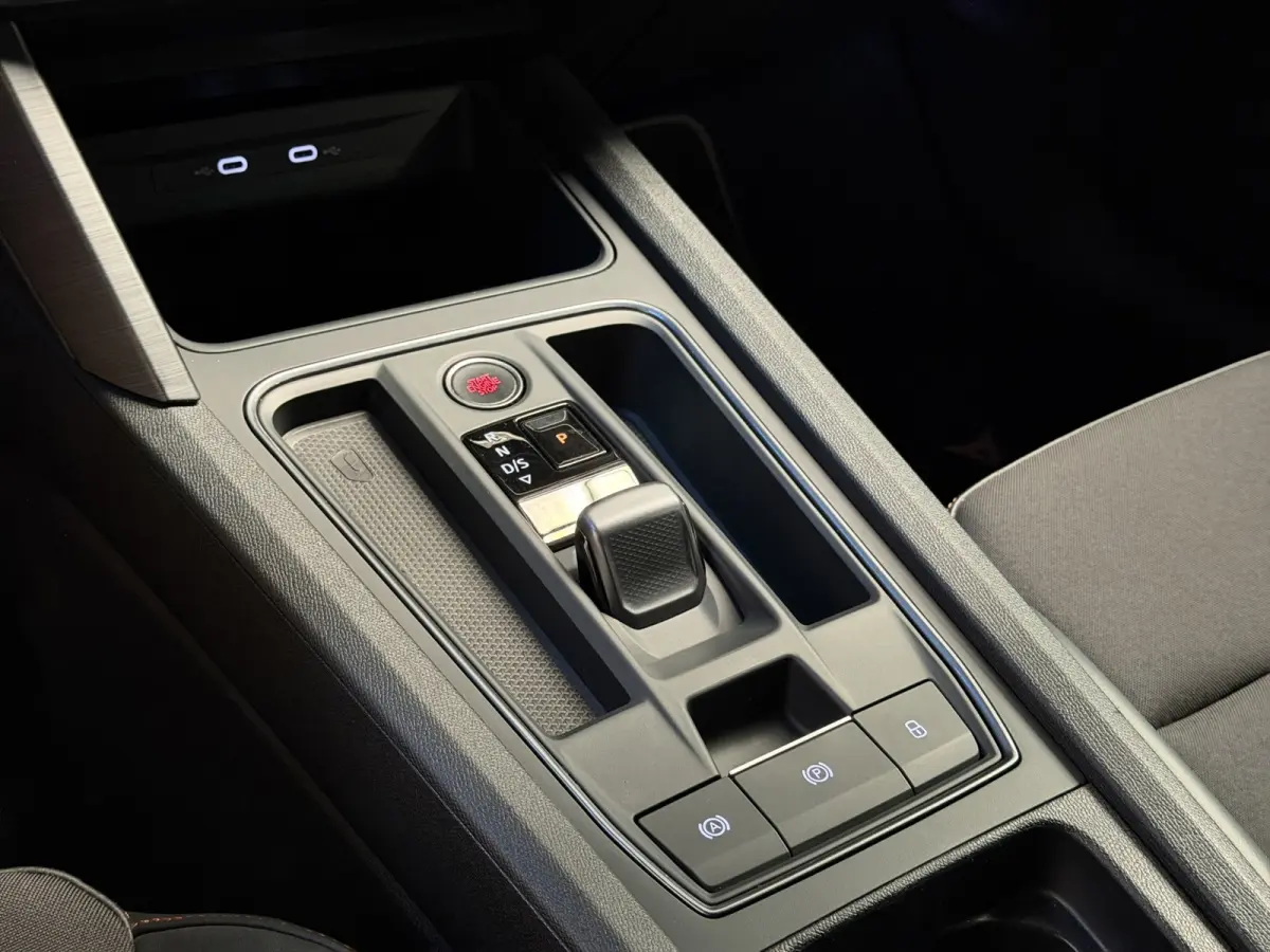 1.4 e-Hybrid VZ Performance|Keyless|Matrix LED|Camera|Kuipstoelen