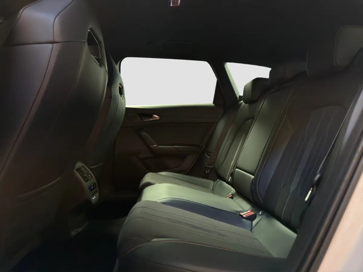 1.4 e-Hybrid VZ Performance|Keyless|Matrix LED|Camera|Kuipstoelen