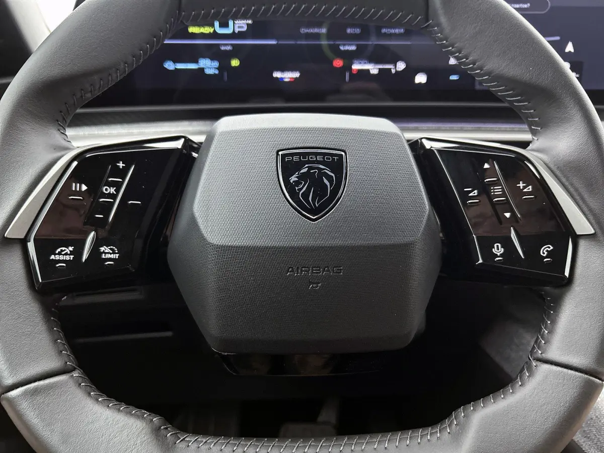 1.6 plug-in Hybrid 195pk Allure Automaat | Trekhaak | Climate Control | Cruise Control | Camera | LED Koplampen | Keyless Entry/Start | 19" Lichtmetalen Velgen | Apple Carplay/Android Auto |