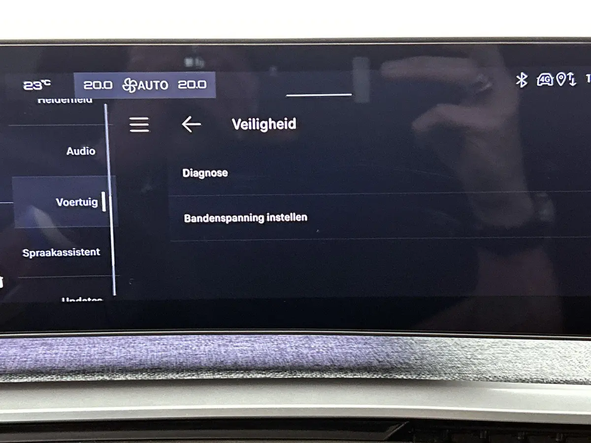 1.6 plug-in Hybrid 195pk Allure Automaat | Trekhaak | Climate Control | Cruise Control | Camera | LED Koplampen | Keyless Entry/Start | 19" Lichtmetalen Velgen | Apple Carplay/Android Auto |
