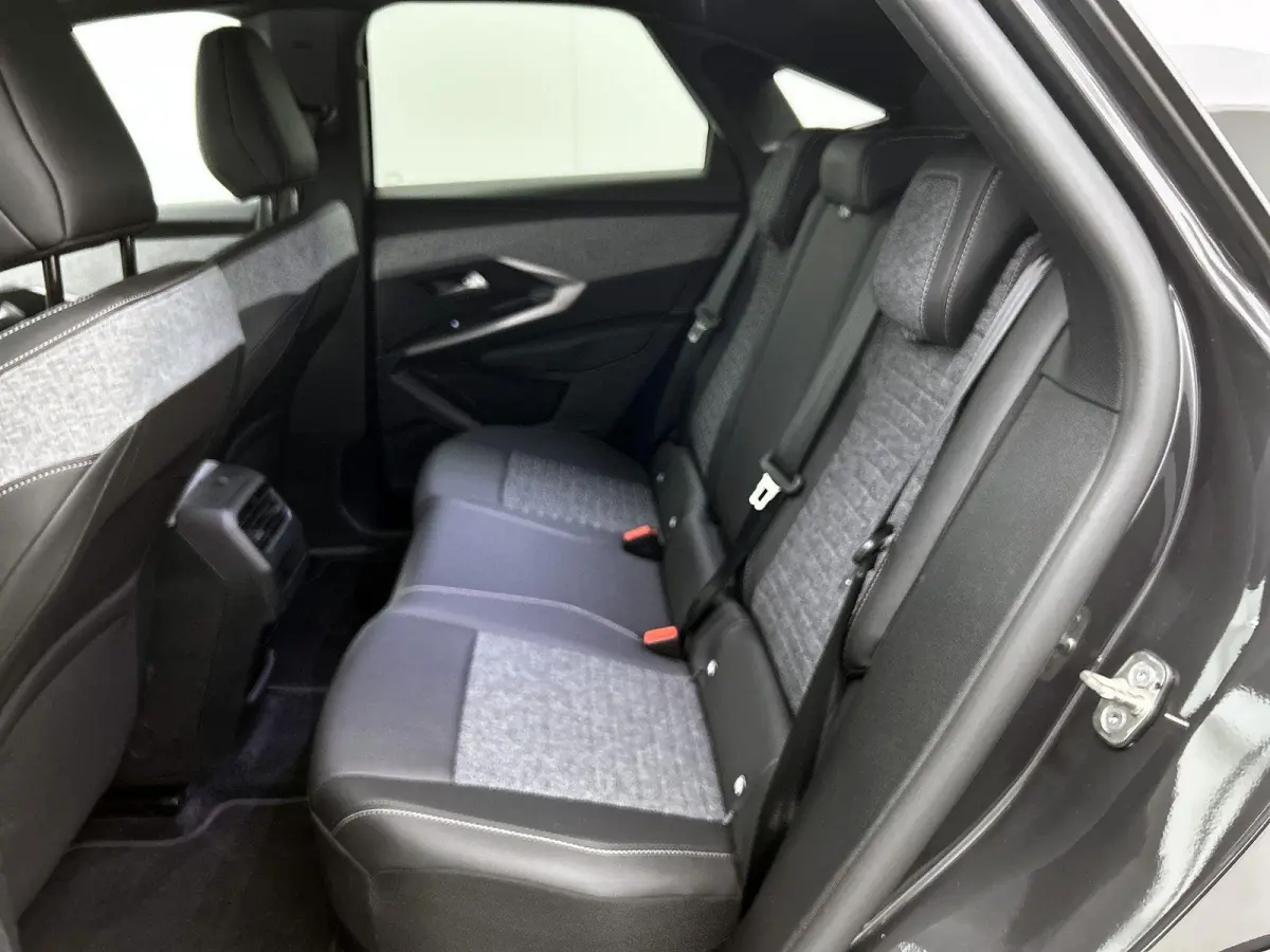 1.6 plug-in Hybrid 195pk Allure Automaat | Trekhaak | Climate Control | Cruise Control | Camera | LED Koplampen | Keyless Entry/Start | 19" Lichtmetalen Velgen | Apple Carplay/Android Auto |