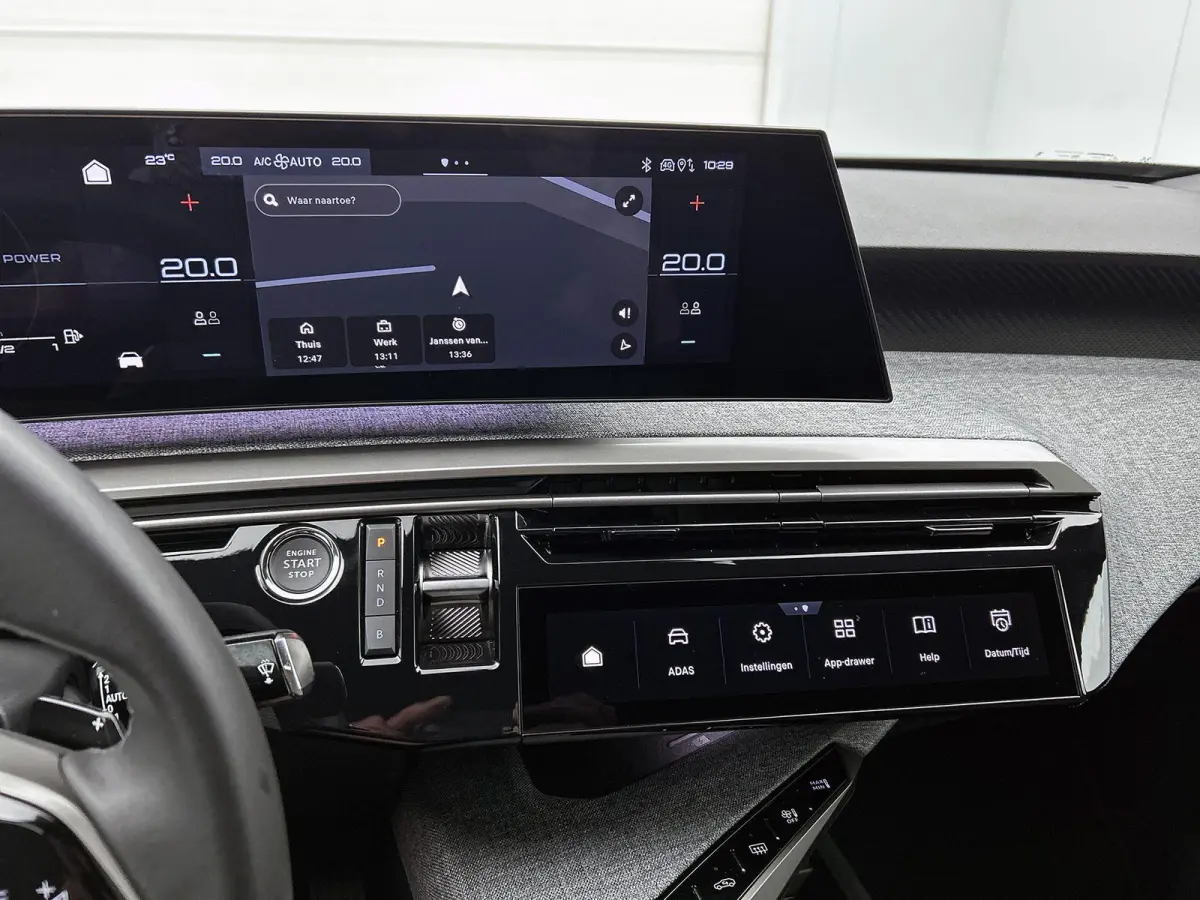 1.6 plug-in Hybrid 195pk Allure Automaat | Trekhaak | Climate Control | Cruise Control | Camera | LED Koplampen | Keyless Entry/Start | 19" Lichtmetalen Velgen | Apple Carplay/Android Auto |
