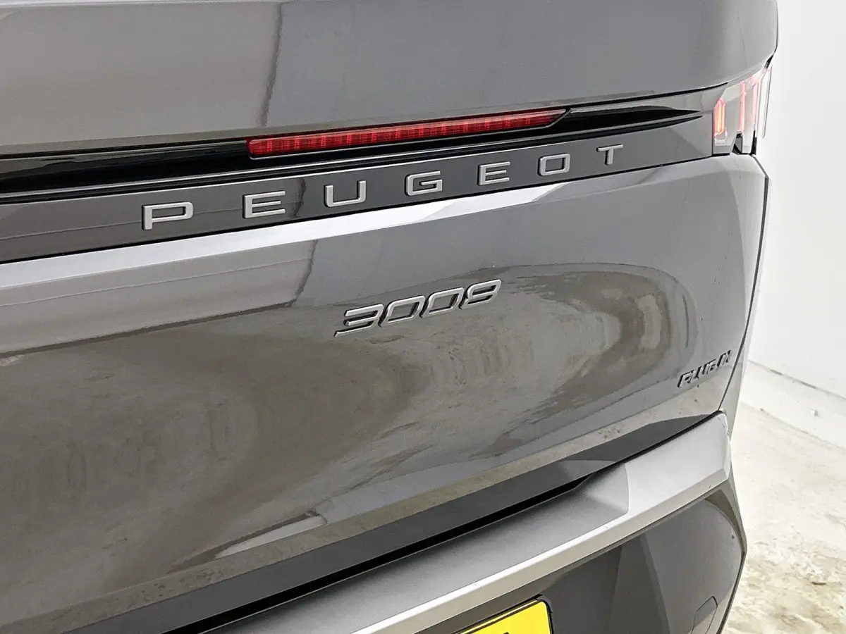 1.6 plug-in Hybrid 195pk Allure Automaat | Trekhaak | Climate Control | Cruise Control | Camera | LED Koplampen | Keyless Entry/Start | 19" Lichtmetalen Velgen | Apple Carplay/Android Auto |
