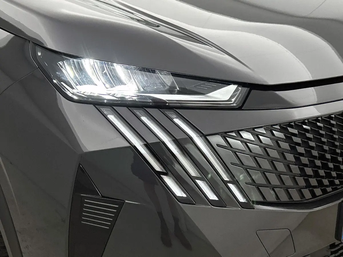 1.6 plug-in Hybrid 195pk Allure Automaat | Trekhaak | Climate Control | Cruise Control | Camera | LED Koplampen | Keyless Entry/Start | 19" Lichtmetalen Velgen | Apple Carplay/Android Auto |