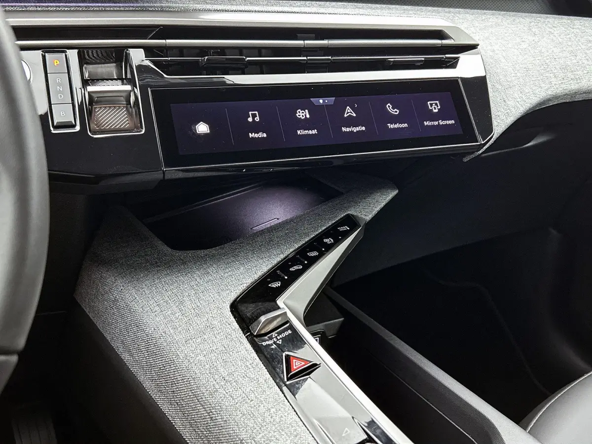 1.6 plug-in Hybrid 195pk Allure Automaat | Trekhaak | Climate Control | Cruise Control | Camera | LED Koplampen | Keyless Entry/Start | 19" Lichtmetalen Velgen | Apple Carplay/Android Auto |