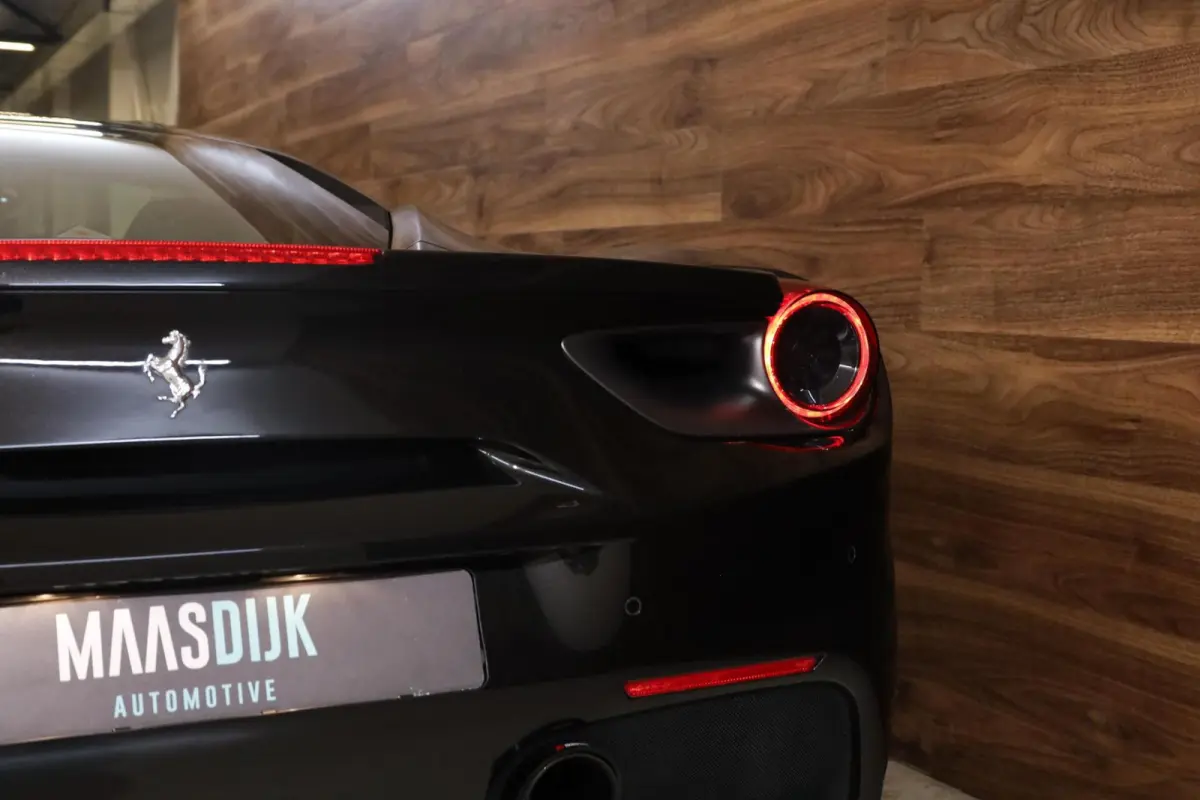 3.9 HELE|Akrapovic|Lift|RacingSeats|Carbon|