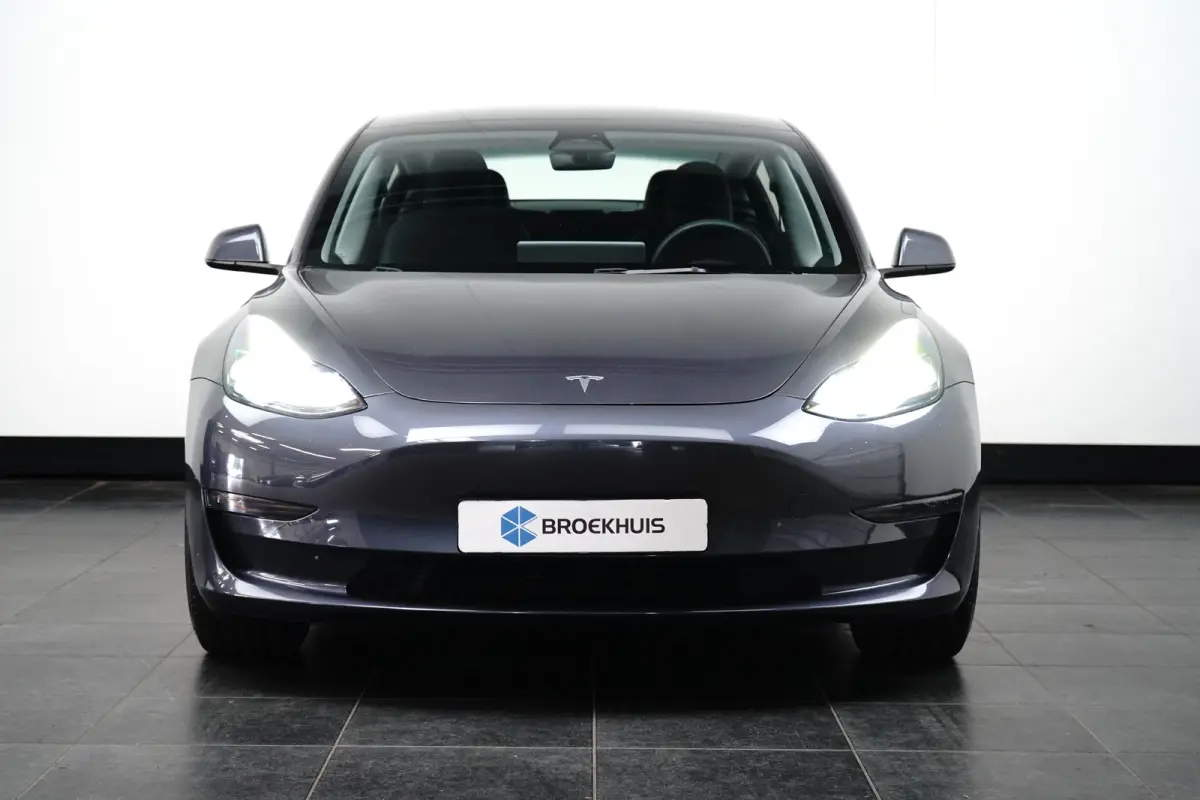 Performance 75KWH AWD | SOH 93,7% | Pano | Stoel- Stuurverwarming | Elek. Stoelen | Achteruitrijcamera | Achteruitrijcamera | Glazen dak vast | Rijassistent-systeem Autopilot (Basic)
