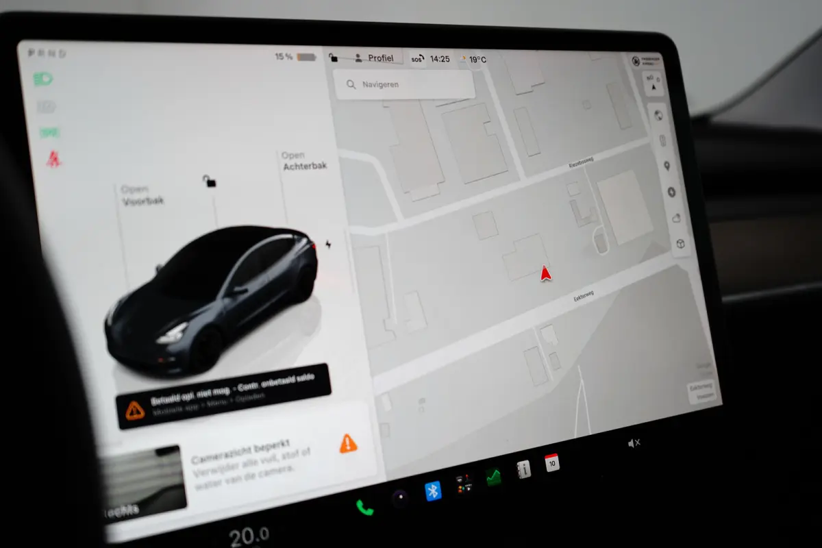 Performance 75KWH AWD | SOH 93,7% | Pano | Stoel- Stuurverwarming | Elek. Stoelen | Achteruitrijcamera | Achteruitrijcamera | Glazen dak vast | Rijassistent-systeem Autopilot (Basic)