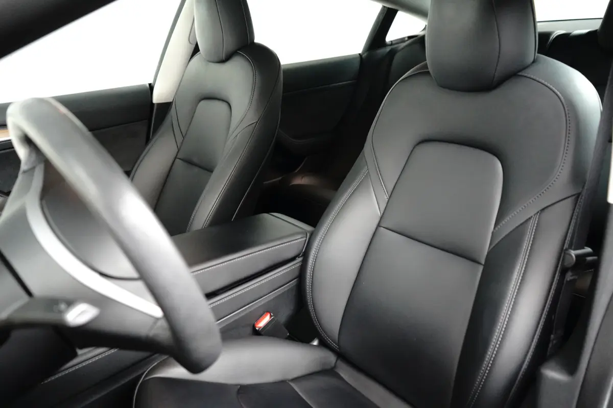 Performance 75KWH AWD | SOH 93,7% | Pano | Stoel- Stuurverwarming | Elek. Stoelen | Achteruitrijcamera | Achteruitrijcamera | Glazen dak vast | Rijassistent-systeem Autopilot (Basic)