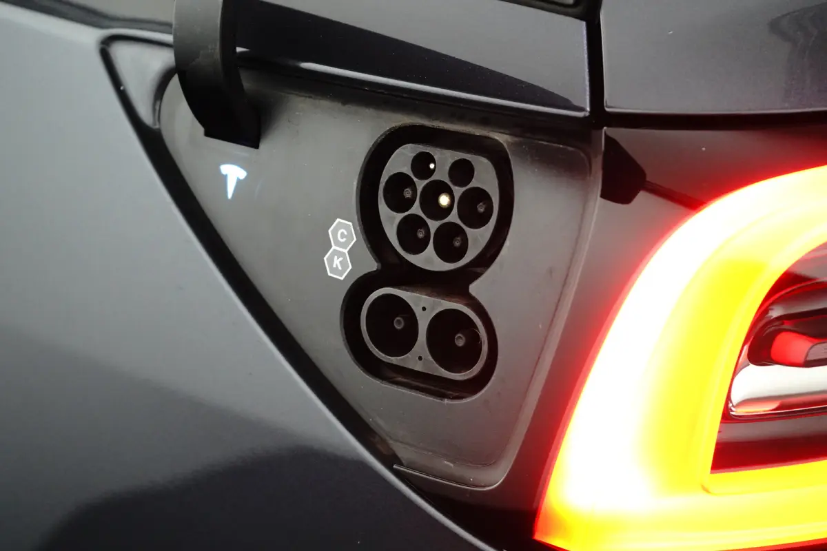Performance 75KWH AWD | SOH 93,7% | Pano | Stoel- Stuurverwarming | Elek. Stoelen | Achteruitrijcamera | Achteruitrijcamera | Glazen dak vast | Rijassistent-systeem Autopilot (Basic)