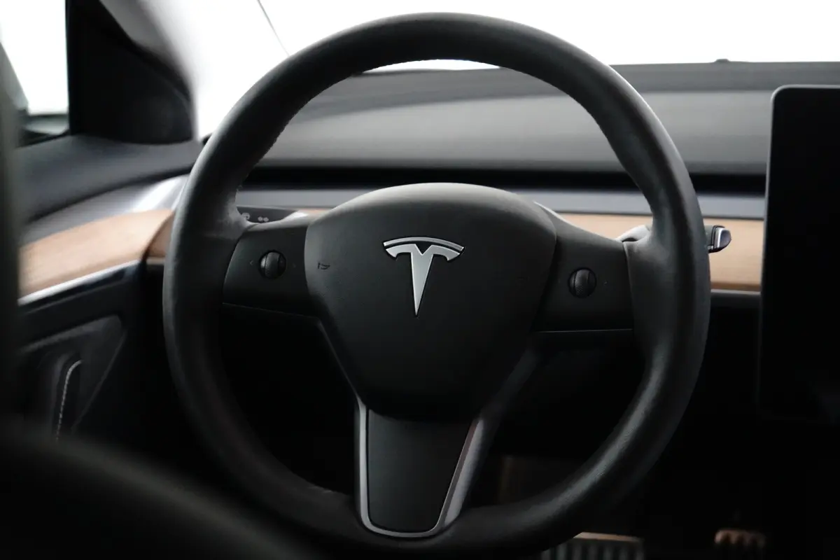 Performance 75KWH AWD | SOH 93,7% | Pano | Stoel- Stuurverwarming | Elek. Stoelen | Achteruitrijcamera | Achteruitrijcamera | Glazen dak vast | Rijassistent-systeem Autopilot (Basic)