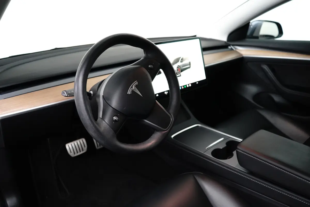 Performance 75KWH AWD | SOH 93,7% | Pano | Stoel- Stuurverwarming | Elek. Stoelen | Achteruitrijcamera | Achteruitrijcamera | Glazen dak vast | Rijassistent-systeem Autopilot (Basic)