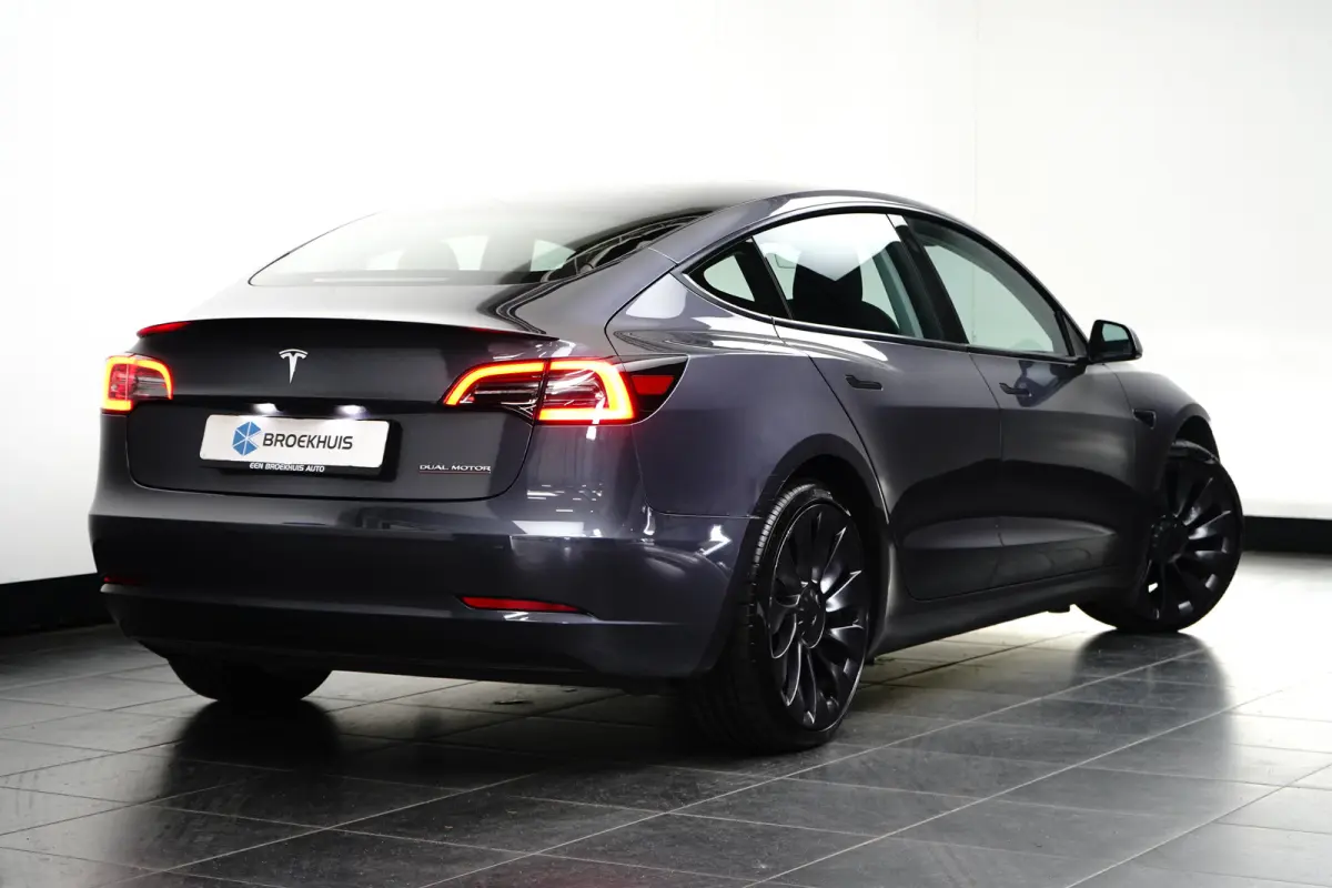 Performance 75KWH AWD | SOH 93,7% | Pano | Stoel- Stuurverwarming | Elek. Stoelen | Achteruitrijcamera | Achteruitrijcamera | Glazen dak vast | Rijassistent-systeem Autopilot (Basic)