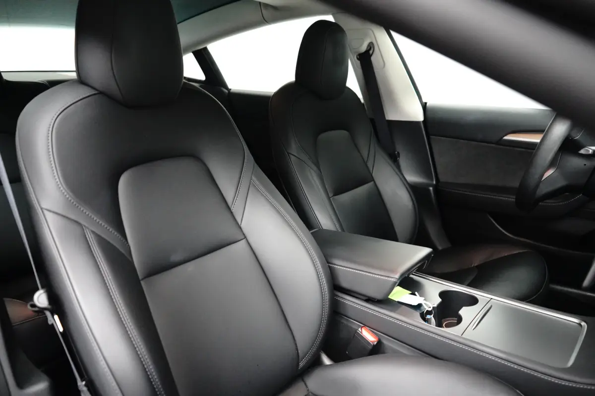 Performance 75KWH AWD | SOH 93,7% | Pano | Stoel- Stuurverwarming | Elek. Stoelen | Achteruitrijcamera | Achteruitrijcamera | Glazen dak vast | Rijassistent-systeem Autopilot (Basic)