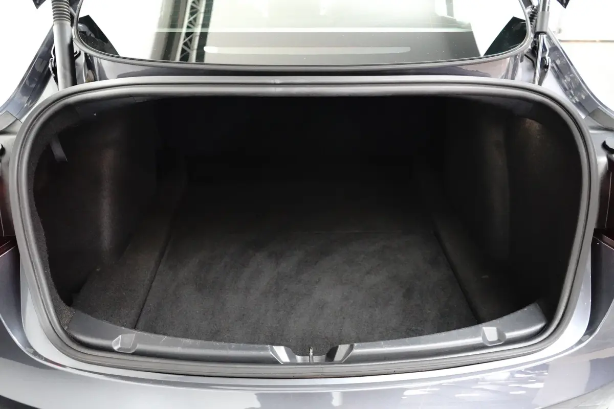 Performance 75KWH AWD | SOH 93,7% | Pano | Stoel- Stuurverwarming | Elek. Stoelen | Achteruitrijcamera | Achteruitrijcamera | Glazen dak vast | Rijassistent-systeem Autopilot (Basic)