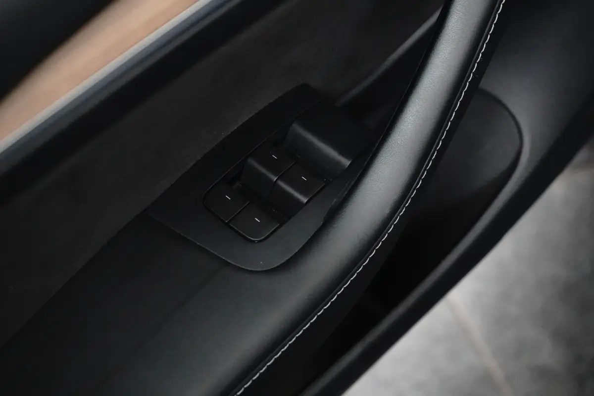 Performance 75KWH AWD | SOH 93,7% | Pano | Stoel- Stuurverwarming | Elek. Stoelen | Achteruitrijcamera | Achteruitrijcamera | Glazen dak vast | Rijassistent-systeem Autopilot (Basic)