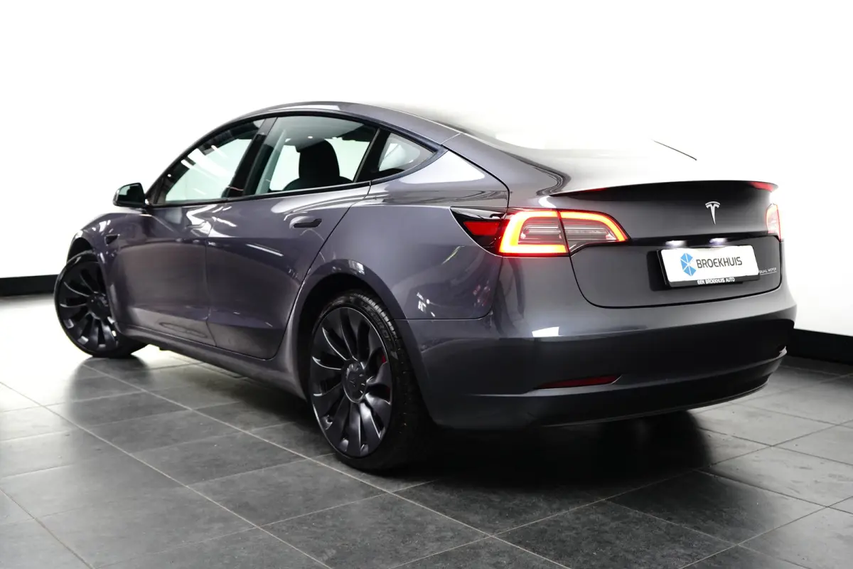 Performance 75KWH AWD | SOH 93,7% | Pano | Stoel- Stuurverwarming | Elek. Stoelen | Achteruitrijcamera | Achteruitrijcamera | Glazen dak vast | Rijassistent-systeem Autopilot (Basic)