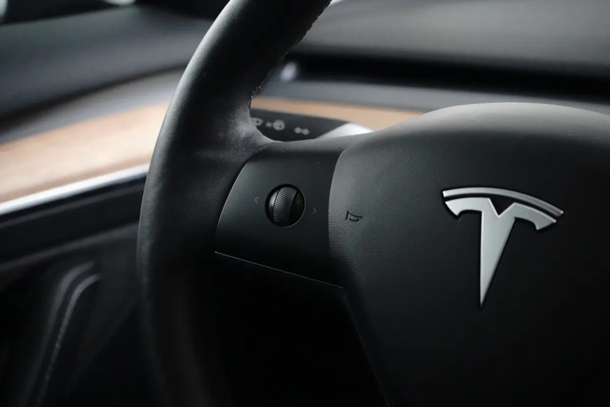Performance 75KWH AWD | SOH 93,7% | Pano | Stoel- Stuurverwarming | Elek. Stoelen | Achteruitrijcamera | Achteruitrijcamera | Glazen dak vast | Rijassistent-systeem Autopilot (Basic)