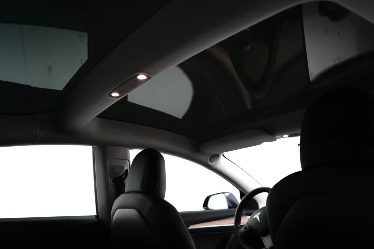 Performance 75KWH AWD | SOH 93,7% | Pano | Stoel- Stuurverwarming | Elek. Stoelen | Achteruitrijcamera | Achteruitrijcamera | Glazen dak vast | Rijassistent-systeem Autopilot (Basic)
