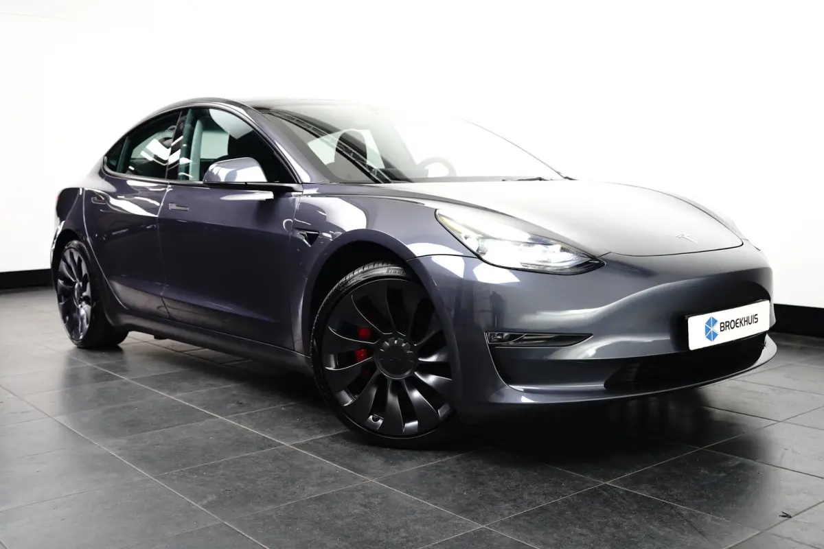 Performance 75KWH AWD | SOH 93,7% | Pano | Stoel- Stuurverwarming | Elek. Stoelen | Achteruitrijcamera | Achteruitrijcamera | Glazen dak vast | Rijassistent-systeem Autopilot (Basic)