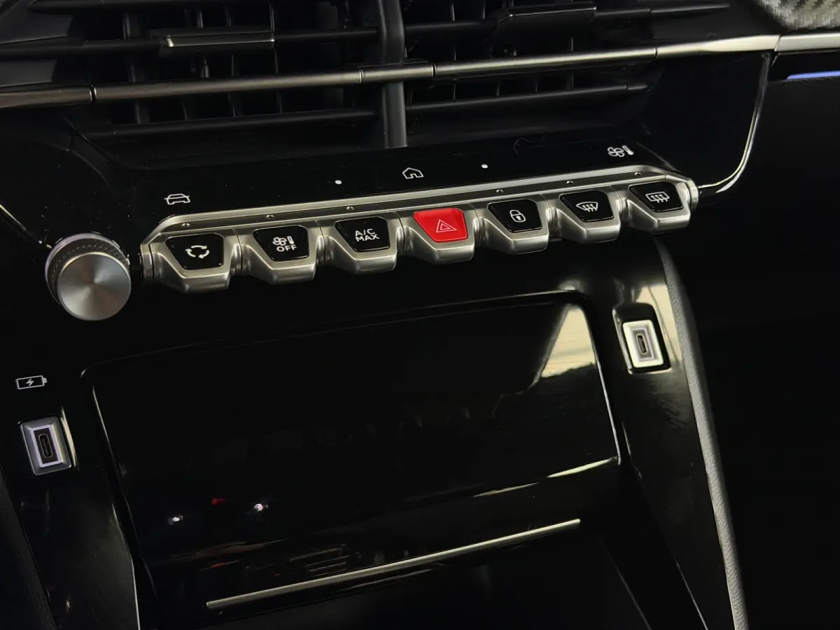 1.2 Hybrid 145 GT CarPlay 360° Camera