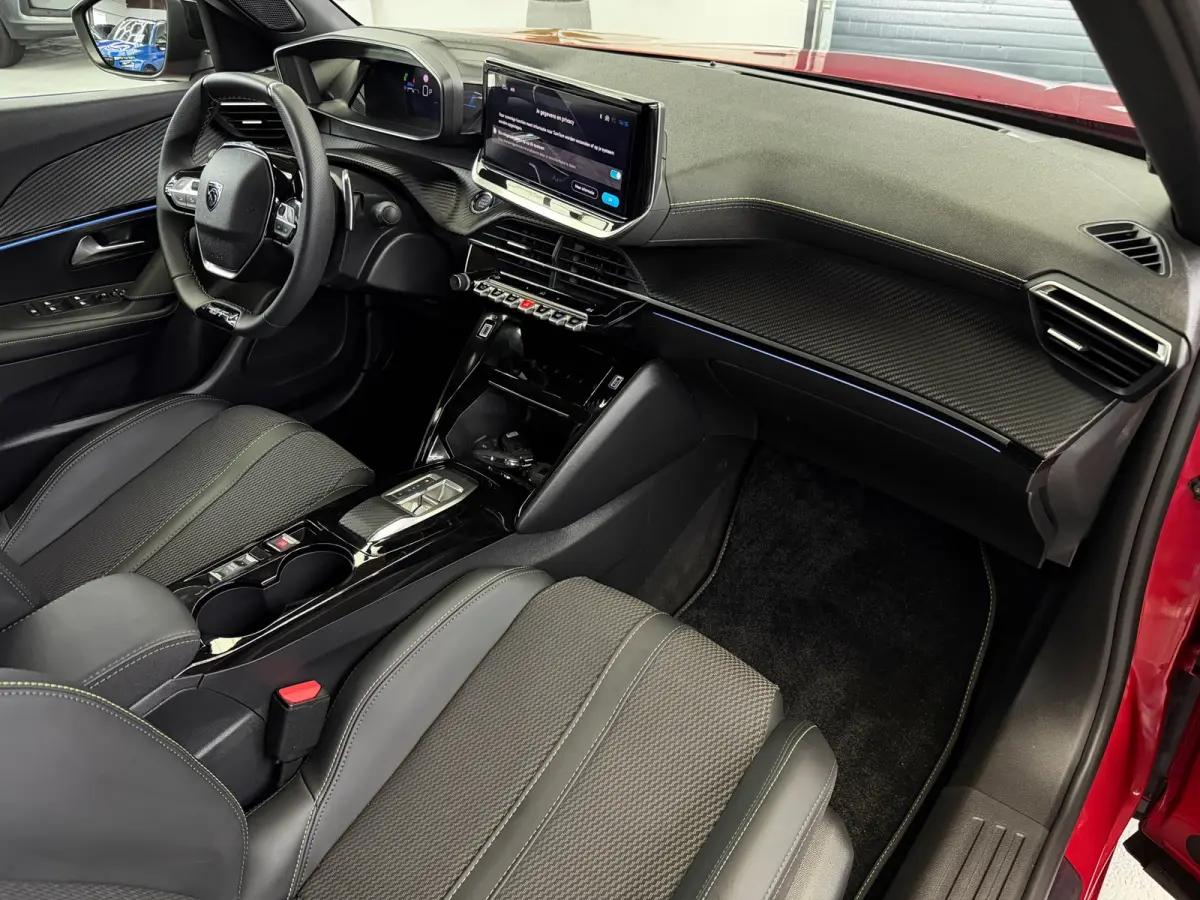 1.2 Hybrid 145 GT CarPlay 360° Camera