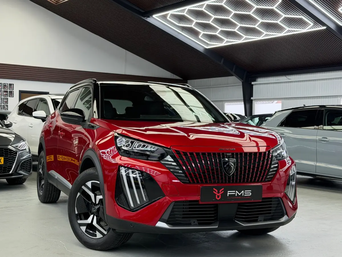 1.2 Hybrid 145 GT CarPlay 360° Camera