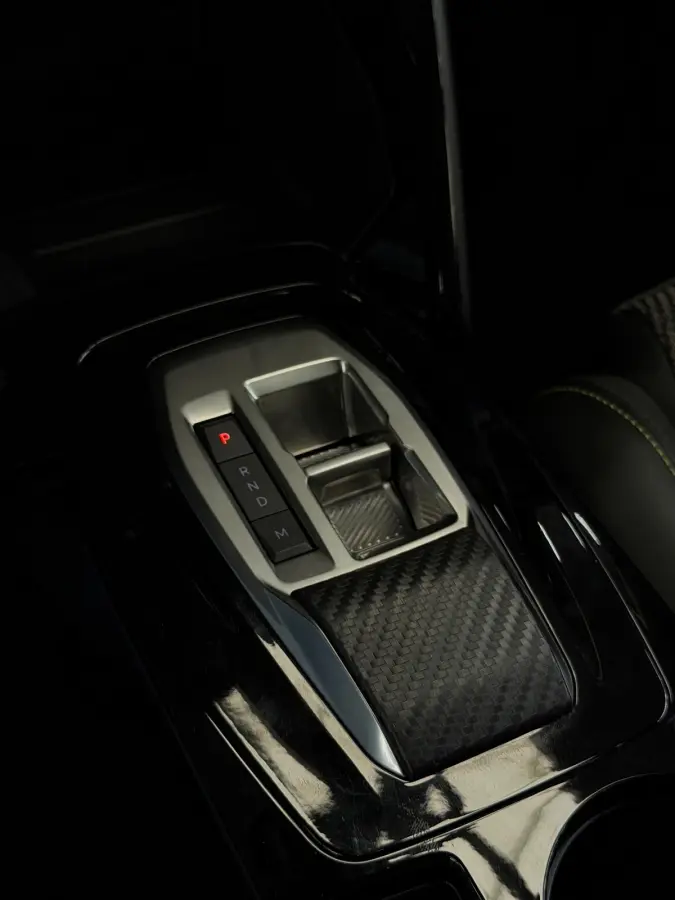 1.2 Hybrid 145 GT CarPlay 360° Camera
