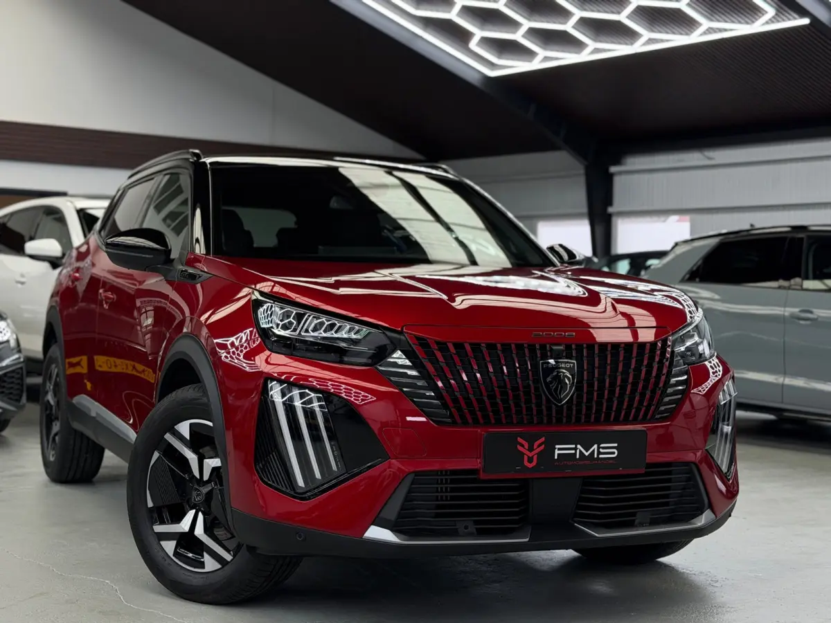1.2 Hybrid 145 GT CarPlay 360° Camera