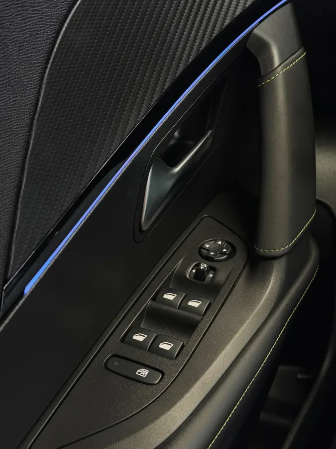 1.2 Hybrid 145 GT CarPlay 360° Camera