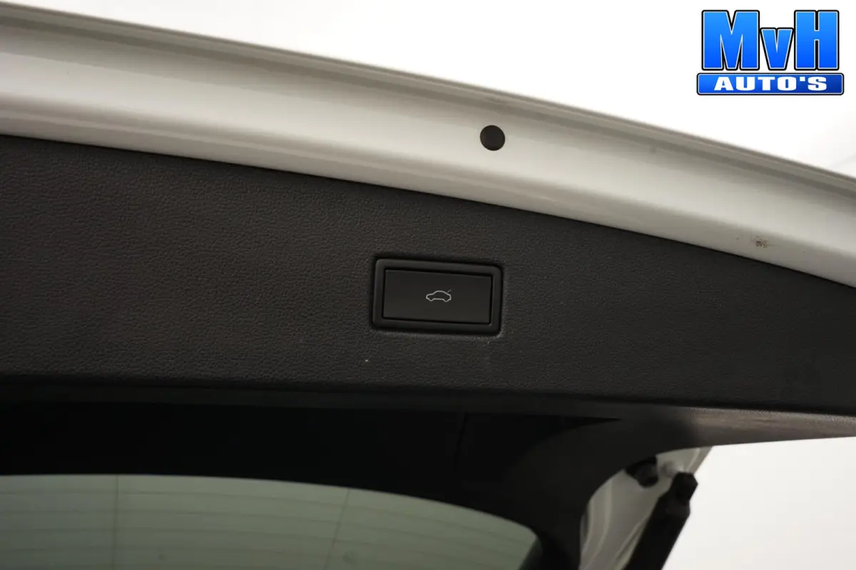 1.4 TSI PHEV R-Line|CUSTOM|PANO|SOH.98.6%